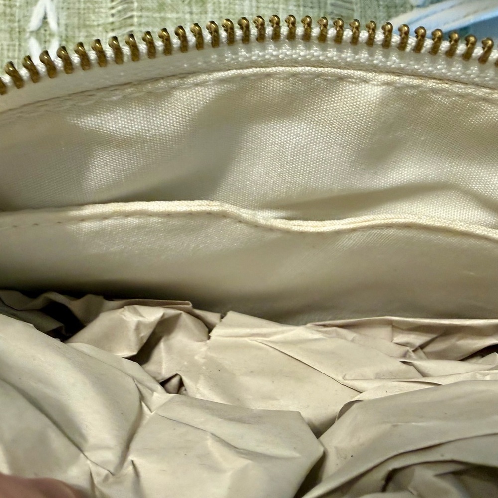 Liz Claiborne Woven Crossbody Bag - Picture 4 of 6